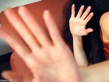 Bé 14 tuổi bán trinh 3 triệu để mua...quần áo mới Bé 14 tuổi bán trinh 3 triệu để mua...quần áo mới