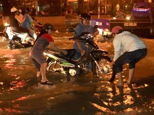 Người Sài Gòn lao đao vì triều cường lịch sử Người Sài Gòn lao đao vì triều cường lịch sử