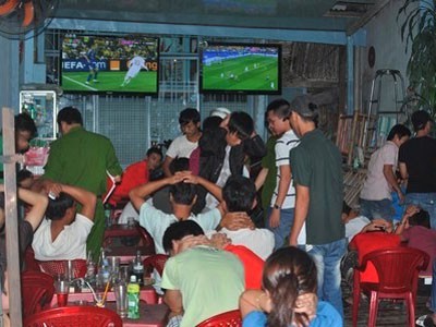 Sống kiểu 'báo nhà' của giới trẻ Sống kiểu 'báo nhà' của giới trẻ