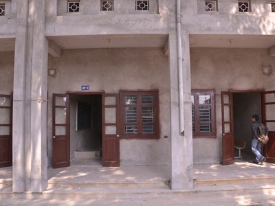 Học sinh bị trần nhà rơi trúng đầu phải mổ não Học sinh bị trần nhà rơi trúng đầu phải mổ não