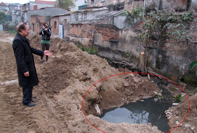 Dân kêu mất mộ, phía công ty nói không san lấp Dân kêu mất mộ, phía công ty nói không san lấp
