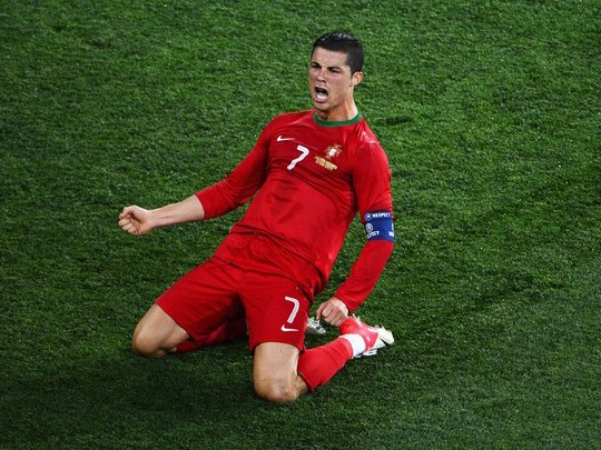 Ronaldo tỏa sáng đưa Bồ Đào Nha đi tiếp Ronaldo tỏa sáng đưa Bồ Đào Nha đi tiếp