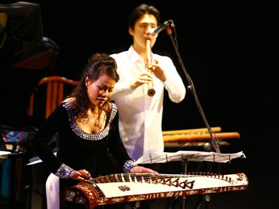 Khi đàn tranh chơi nhạc R&B Khi đàn tranh chơi nhạc R&B