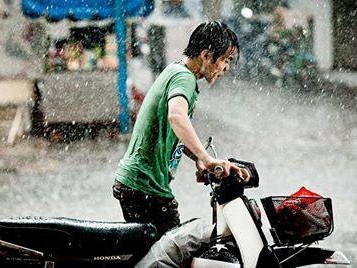 Nổ ra tranh cãi chuyện bạn gái đòi bỏ vì đi xe Dream Nổ ra tranh cãi chuyện bạn gái đòi bỏ vì đi xe Dream