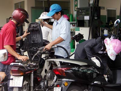 Công khai 11 doanh nghiệp bán xăng dỏm Công khai 11 doanh nghiệp bán xăng dỏm
