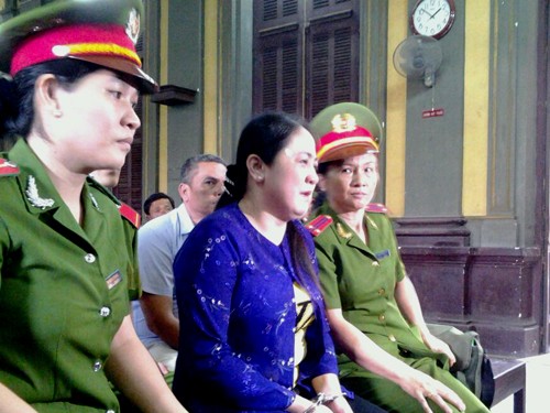 Tòa y án chung thân đối với bị cáo đốt chồng Tòa y án chung thân đối với bị cáo đốt chồng