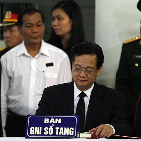 Thủ tướng Nguyễn Tấn Dũng: Chính phủ nguyện học tập noi gương đồng chí Thủ tướng Nguyễn Tấn Dũng: Chính phủ nguyện học tập noi gương đồng chí