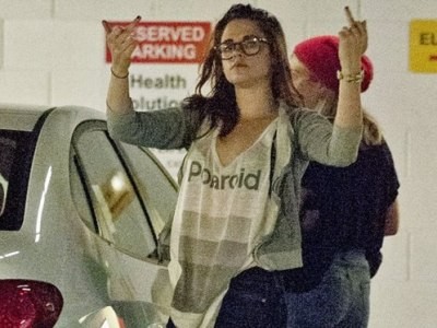Bị bồ ‘đá’, Kristen Stewart bất mãn làm trò lố Bị bồ ‘đá’, Kristen Stewart bất mãn làm trò lố