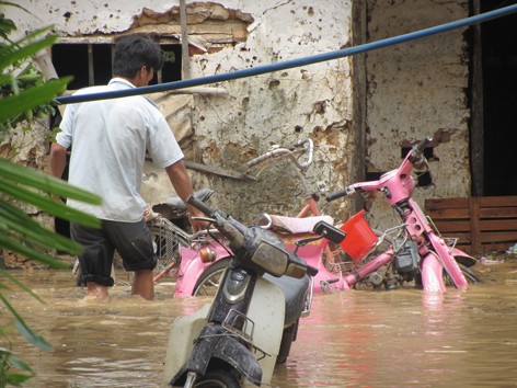 Hồ Vực Mấu xả lũ gây úng ngập, dân không kịp trở tay! Hồ Vực Mấu xả lũ gây úng ngập, dân không kịp trở tay!