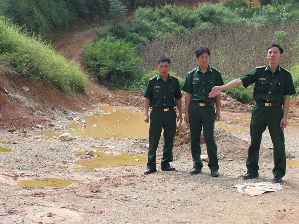 Gặp tổ công tác Biên phòng trực tiếp bắt Lê Văn Luyện Gặp tổ công tác Biên phòng trực tiếp bắt Lê Văn Luyện