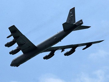 Mỹ và Israel chuẩn bị đánh Iran Máy bay ném bom B-52 của Lực lượng Không quân Mỹ