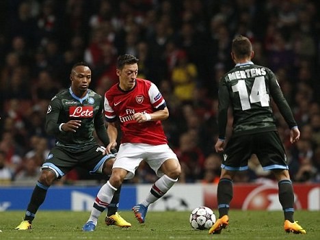 Kết quả Champions League: Ngày cuả ông lớn Oezil chơi rất hay trong chiến thắng của Arsenal trước Napoli