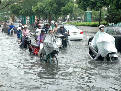 Nhiều công trình cấp bách chậm tiến độ Triều cường khiến cuộc sống người dân bị đảo lộn nhưng nhiều công trình ngăn triều cấp bách đang chậm tiến độ