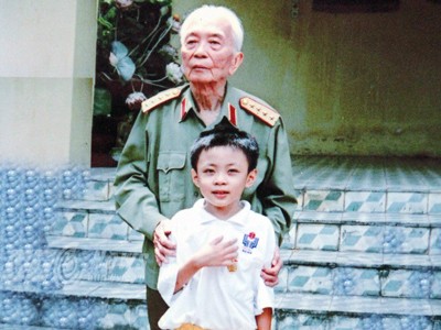 ‘Thần đồng’ chụp ảnh riêng với Đại tướng Võ Nguyên Giáp ‘Thần đồng’ chụp ảnh riêng với Đại tướng Võ Nguyên Giáp