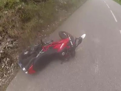 Ducati Hypermotard 796 gặp nạn với thú rừng Ducati Hypermotard 796 gặp nạn với thú rừng