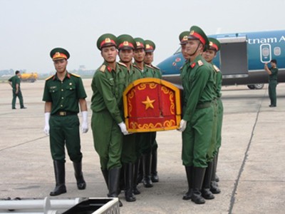 Diễn tập chuyển linh cữu Đại tướng lên máy bay Diễn tập chuyển linh cữu Đại tướng lên máy bay