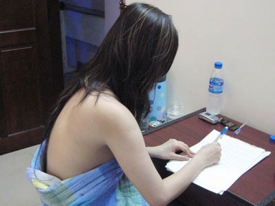 Mới ngủ chứ chưa... cưỡng hiếp! Mới ngủ chứ chưa... cưỡng hiếp!