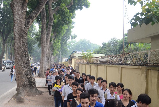 Ngày cuối viếng Đại tướng tại tư gia, dòng người vẫn dài bất tận Ngày cuối viếng Đại tướng tại tư gia, dòng người vẫn dài bất tận