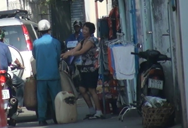'Rút ruột' xăng máy bay 'Rút ruột' xăng máy bay