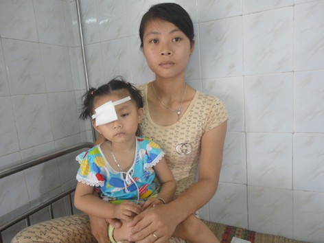 3 tuổi, 5 lần mổ mắt 3 tuổi, 5 lần mổ mắt