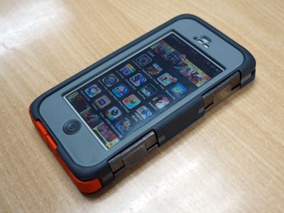 Nghịch ‘áo giáp chống tăng’ cho iPhone 5s Nghịch ‘áo giáp chống tăng’ cho iPhone 5s