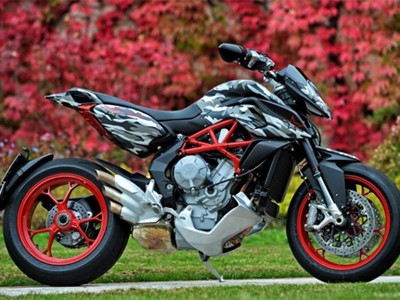 MV Agusta Rivale 800 phiên bản nhà binh MV Agusta Rivale 800 phiên bản nhà binh