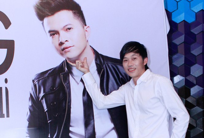 Hoài Linh nổi hứng 'chọc phá' poster của Nam Cường Hoài Linh nổi hứng 'chọc phá' poster của Nam Cường