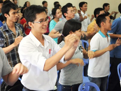 Đổ xô đi học... nói nhiều! Lớp đào tạo kỹ năng mềm luôn thu hút đông đảo bạn trẻ Ảnh: Q.H