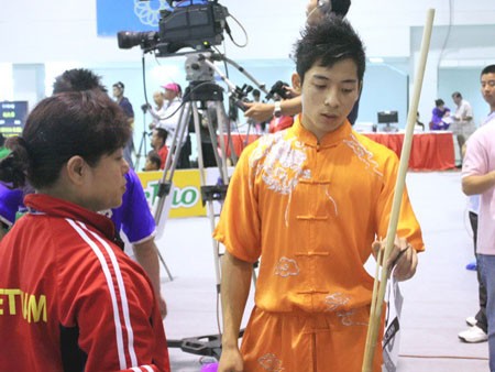 Võ sĩ Mạnh Quyền và cái dớp của cây côn Thiết Mộc Võ sĩ Mạnh Quyền và cái dớp của cây côn Thiết Mộc
