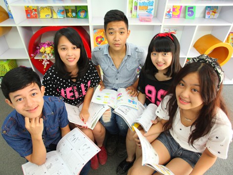 Học viện Anh ngữ EQuest tặng trang sức nhân ngày 20/10 Học viện Anh ngữ EQuest tặng trang sức nhân ngày 20/10