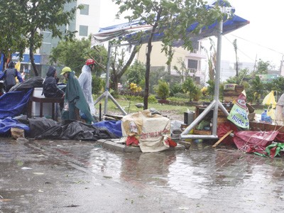 Bão số 11: Quốc lộ 1 tan hoang, ba người ở Quảng Nam tử vong Bão số 11: Quốc lộ 1 tan hoang, ba người ở Quảng Nam tử vong