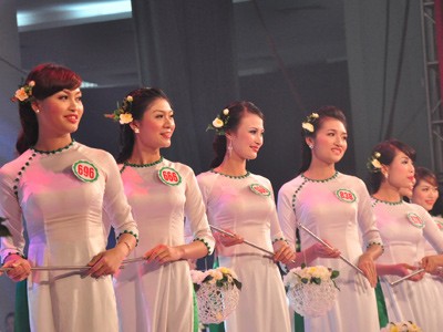 Hình ảnh đêm chung kết 'Người đẹp xứ Trà' 2013 Hình ảnh đêm chung kết 'Người đẹp xứ Trà' 2013