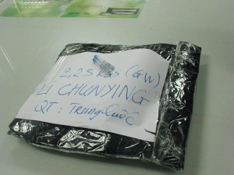 Bắt giữ người Trung Quốc vận chuyển 2,2 kg ma túy đá Bắt giữ người Trung Quốc vận chuyển 2,2 kg ma túy đá