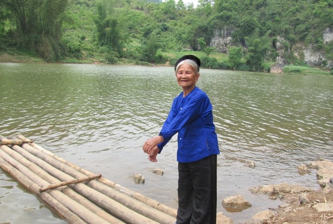 Người mẹ xứ Lạng chèo đò xuyên thế kỷ Người mẹ xứ Lạng chèo đò xuyên thế kỷ