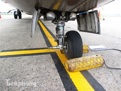 Máy bay ATR72 rơi bánh hạ cánh như thế nào? Máy bay ATR72 rơi bánh hạ cánh như thế nào?