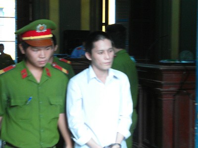 Rút dao 'can' đánh nhau, hai người thương vong Rút dao 'can' đánh nhau, hai người thương vong