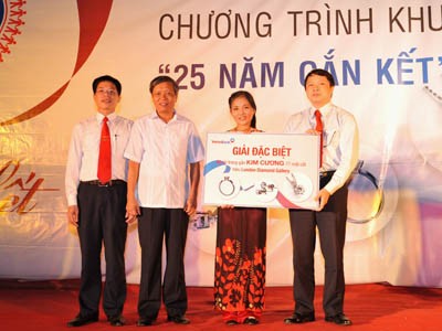 Trao giải đặc biệt chương trình ‘25 năm Gắn kết’ Trao giải đặc biệt chương trình ‘25 năm Gắn kết’