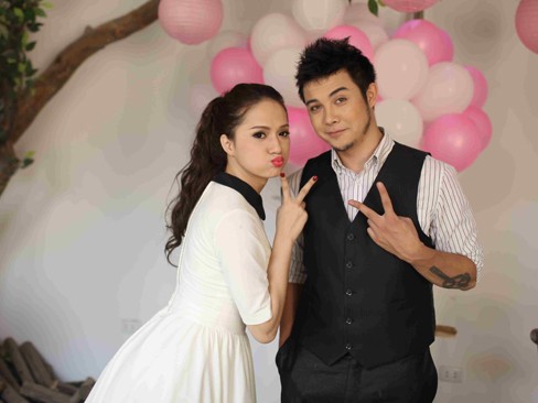 Hương Giang Idol âu yếm chàng ảo thuật gia gốc Việt Hương Giang Idol âu yếm chàng ảo thuật gia gốc Việt
