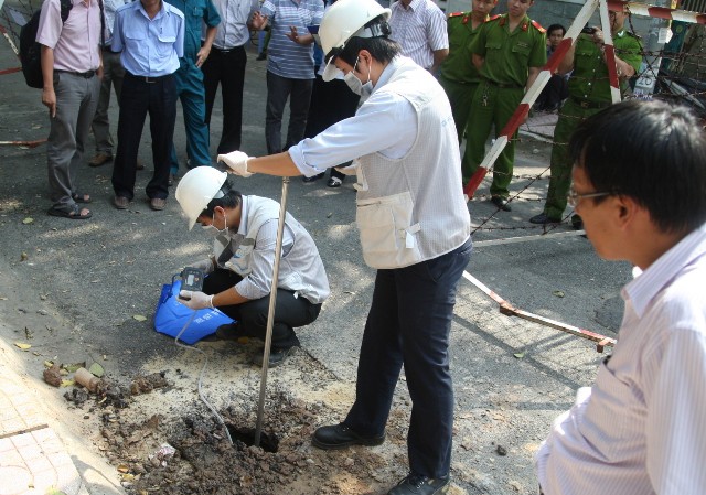 Khám nghiệm lòng đường phát nổ, phun lửa Khám nghiệm lòng đường phát nổ, phun lửa