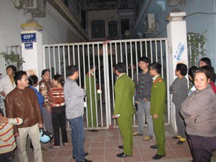 Hung thủ sát hại cụ bà, cướp xe máy ra đầu thú Hung thủ sát hại cụ bà, cướp xe máy ra đầu thú