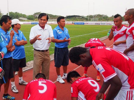Bi kịch V.League: Cận ngày đăng ký vẫn loay hoay chạy tiền Bi kịch V.League: Cận ngày đăng ký vẫn loay hoay chạy tiền