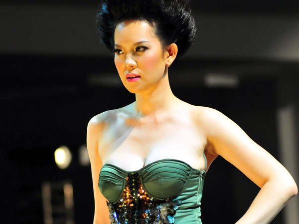 Đẹp Fashion show 9: Giấc mơ đa chiều quyến rũ Đẹp Fashion show 9: Giấc mơ đa chiều quyến rũ