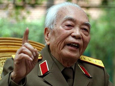 Vị tướng đi dép cao su, kéo pháo, tiêu diệt địch Vị tướng đi dép cao su, kéo pháo, tiêu diệt địch