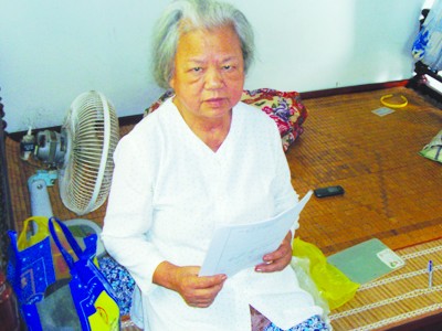 Nước mắt những người đàn bà chờ Bà Hoàng Thị Vường và tờ giấy báo tử của chồng - liệt sỹ Đỗ Thành Can