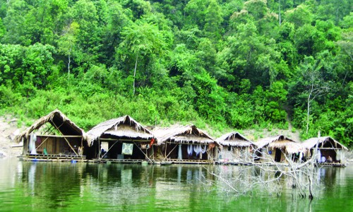 Những 'bộ lạc' giữa lòng hồ thủy điện Bản Vẽ Những 'bộ lạc' giữa lòng hồ thủy điện Bản Vẽ