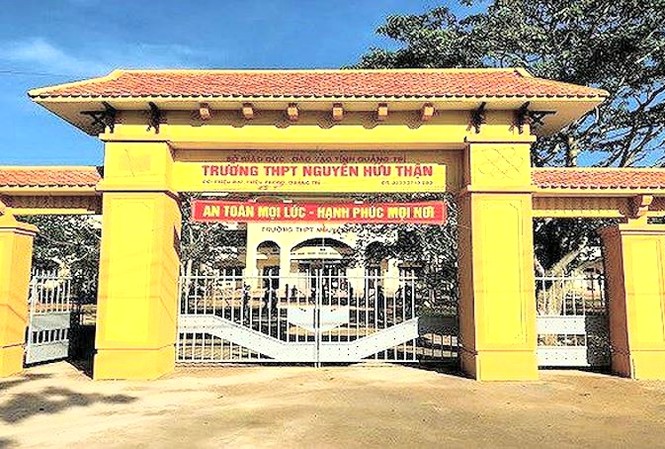Vụ nữ sinh lớp 10 bị xâm hại tình dục tập thể: Khởi tố thêm 4 bị can Trường THPT Nguyễn Hữu Thận.