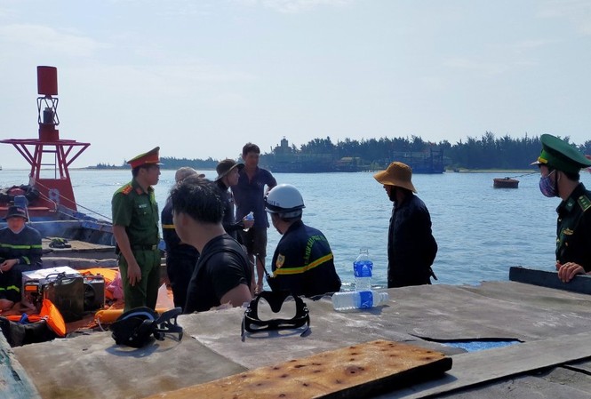Tìm kiếm nam thanh niên nhảy xuống biển tự vẫn Tìm kiếm nam thanh niên nhảy xuống biển tự vẫn