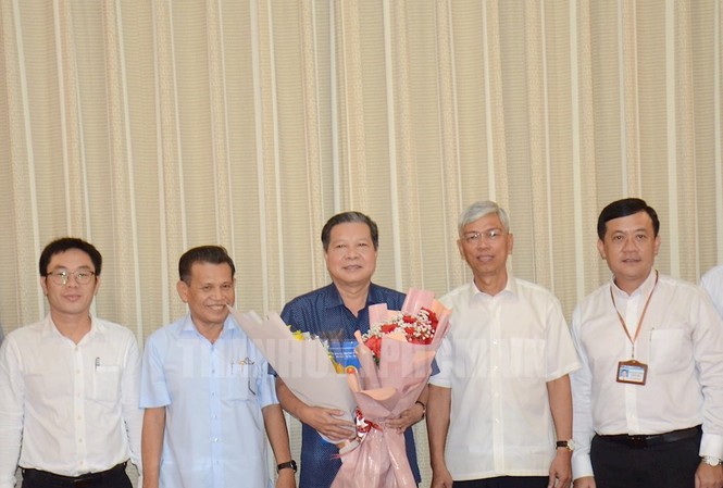 Nhiều cán bộ lãnh đạo ở TPHCM nghỉ hưu Nhiều cán bộ lãnh đạo ở TPHCM nghỉ hưu