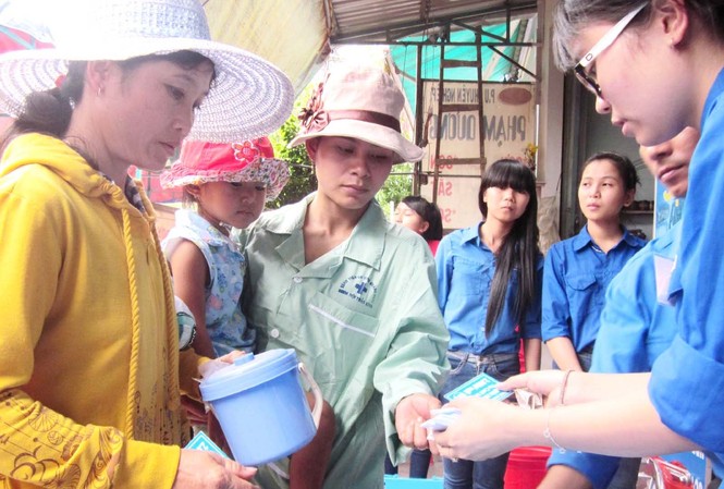 200 suất cơm siêu rẻ mỗi ngày cho người nghèo 200 suất cơm siêu rẻ mỗi ngày cho người nghèo