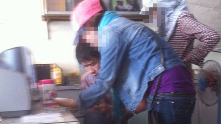 Công khai thi hộ: Tiền mất, tật mang Làm thẻ sinh viên giả để thi hộ tại hiệu ảnh - Ảnh: Thanh Vạn